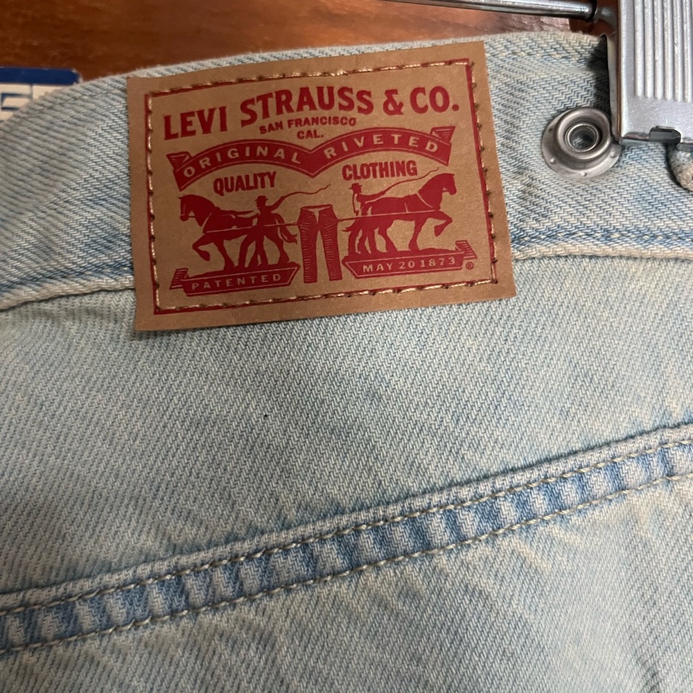Light Wash Baggy Jeans - Relaxed Fit - Picture 6 of 6
